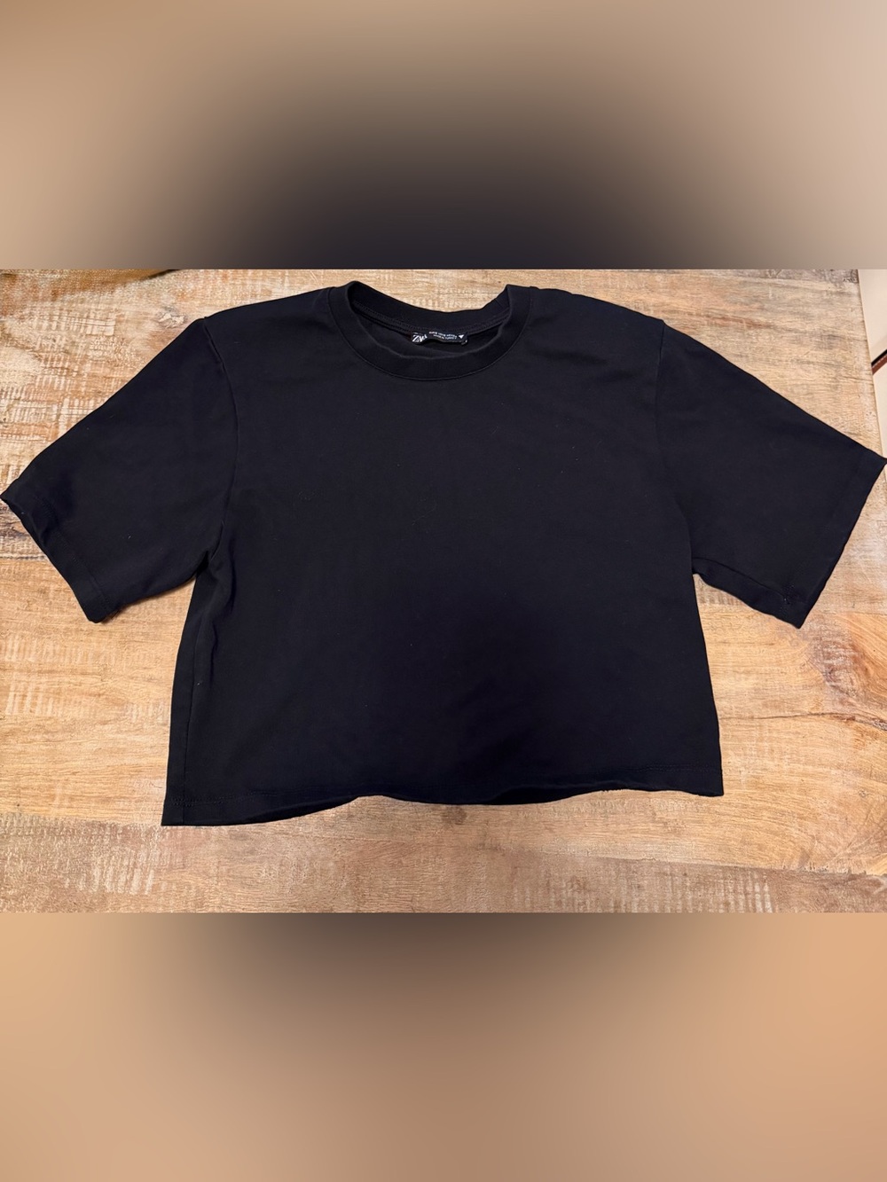 Women’s Zara black short sleeve crop top with padded shoulders. EUC size S